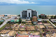 Khách sạn "view nghĩa trang", ki ốt nhếch nhác ở biển Thiên Cầm