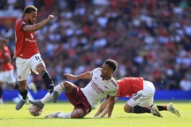 Quyết định gây tranh cãi của trọng tài trong trận Man Utd thua Arsenal