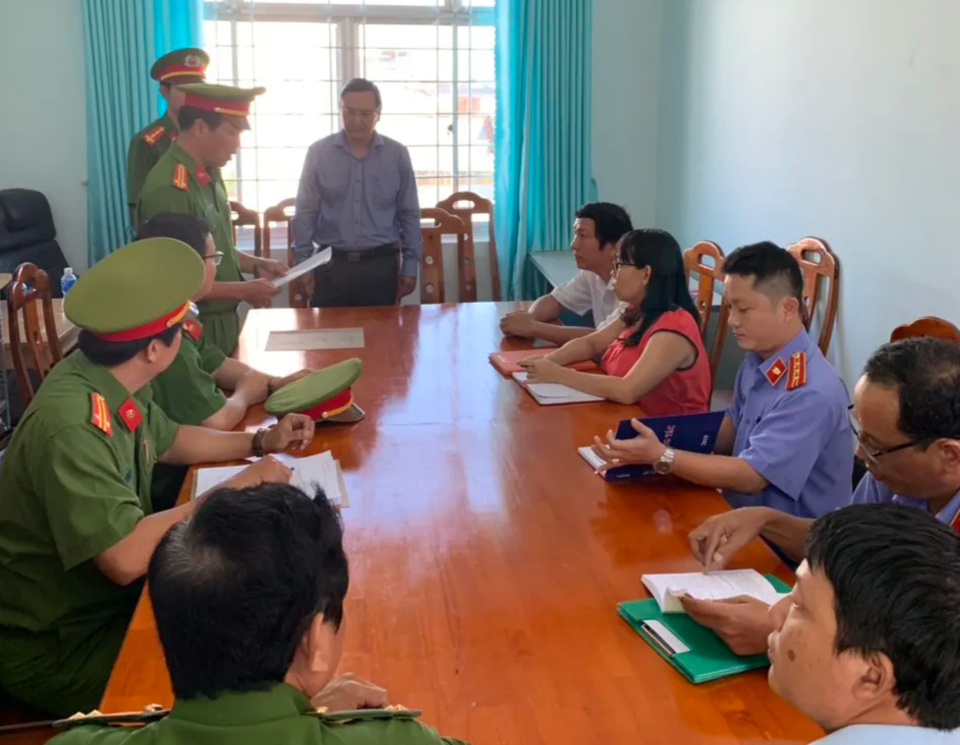 Xem xét kỷ luật Phó Bí thư Thường trực Thành ủy thành phố Phan Thiết - 2 Xem xét kỷ luật Phó Bí thư Thường trực Thành ủy thành phố Phan Thiết - 2