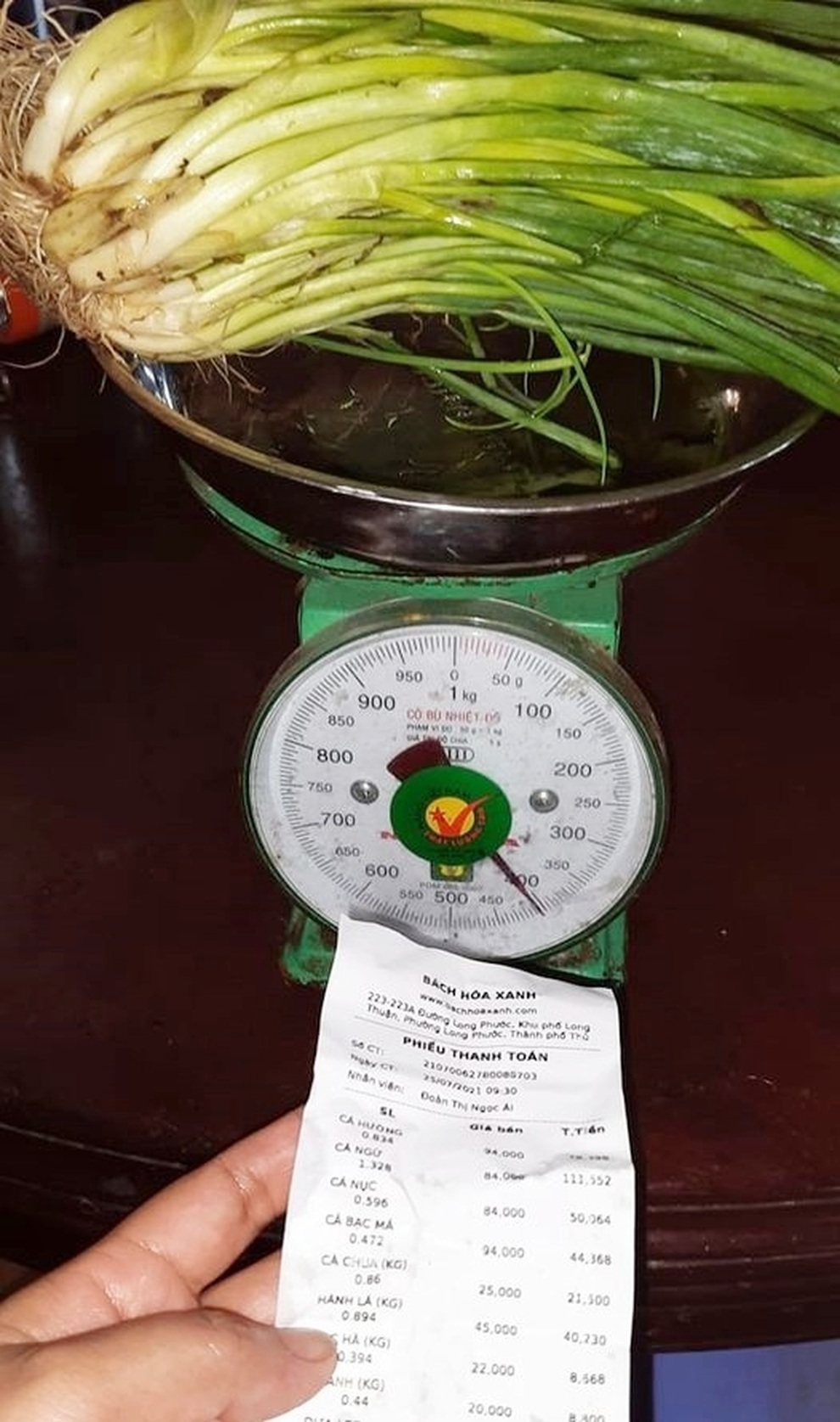 Mua 4 lạng hành ở Bách Hóa Xanh, khách tố bị cân sai, tính tiền gấp đôi - 1 Mua 4 lạng hành ở Bách Hóa Xanh, khách tố bị cân sai, tính tiền gấp đôi - 1