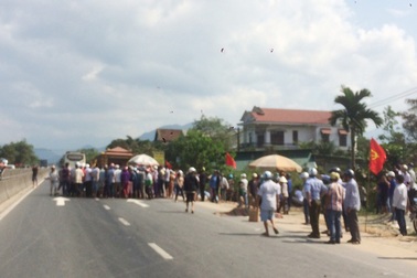 Hai cha con tử nạn trong ngày đầu đi làm sau Tết