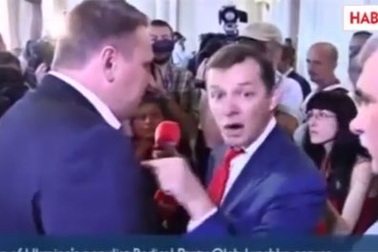 Nghị sĩ Ukraine đấm nhau ngay tại quốc hội