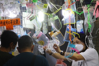 Nhược điểm của tấm che mặt và khẩu trang có van trong việc ngăn Covid-19