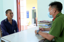 Dùng búa tấn công hàng xóm vì hát karaoke quá lớn