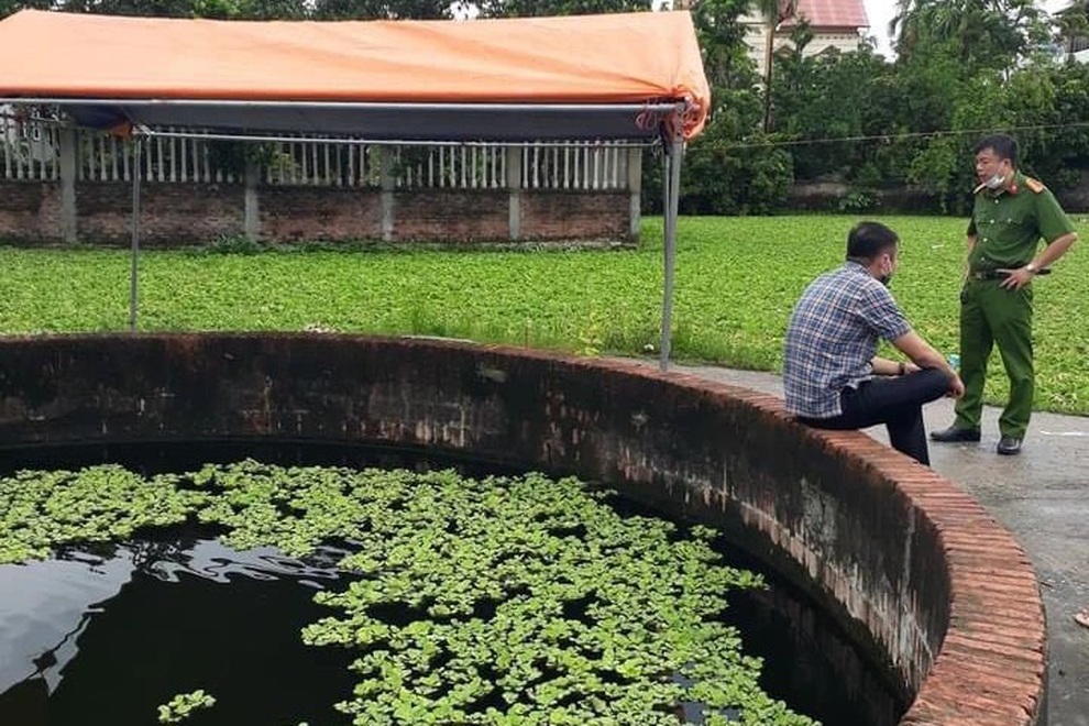 Hà Nội: Phát hiện thi thể phụ nữ dưới giếng nước - 2 Hà Nội: Phát hiện thi thể phụ nữ dưới giếng nước - 2