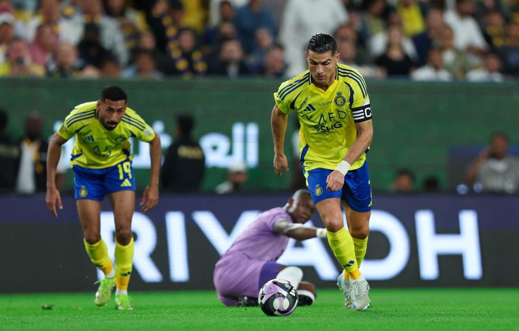 Ronaldo tỏa sáng và giận dỗi trong chiến thắng của Al Nassr - 2 Ronaldo tỏa sáng và giận dỗi trong chiến thắng của Al Nassr - 2