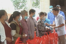 Sóc Trăng: Trao nhiều phần quà tới gia đình chính sách, hộ nghèo dịp Tết