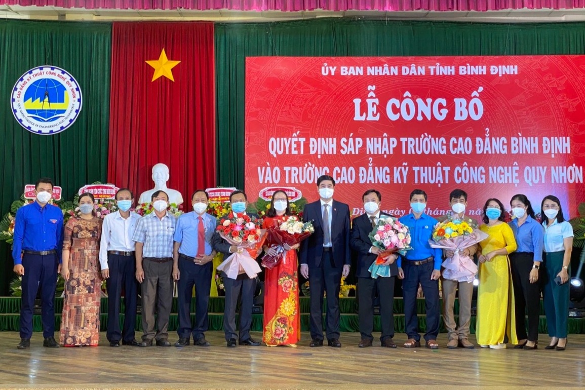Xã hội nặng về bằng cấp khiến doanh nghiệp khan hiếm lao động - 4 Xã hội nặng về bằng cấp khiến doanh nghiệp khan hiếm lao động - 4