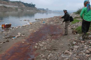 Nước sông Hồng có màu “lạ” do đâu?