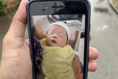 Bé gái bị bỏ rơi kèm lá thư “ai nhặt được hãy nuôi giúp em” ở Bình Dương