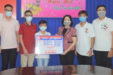 9 anh em trong cùng dòng họ "mổ" heo ủng hộ quỹ mua vắc xin Covid-19