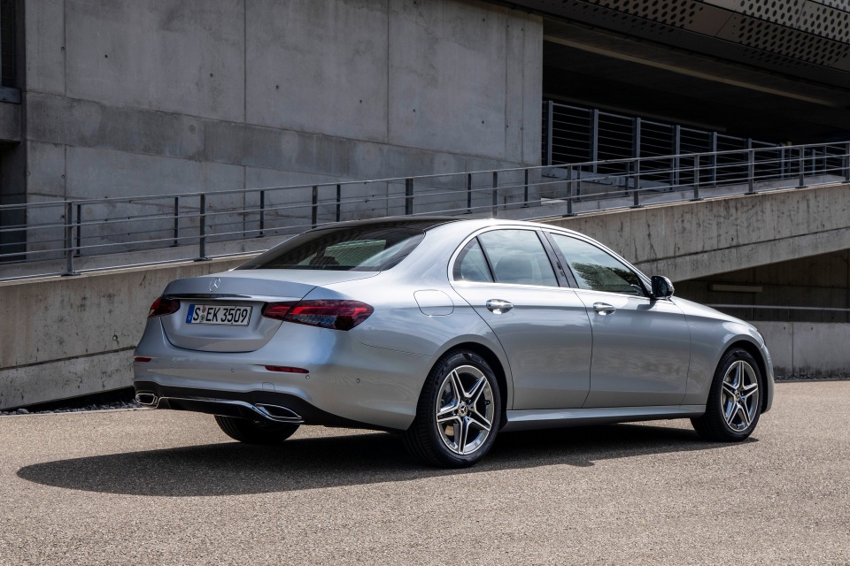 Choáng váng xem bảng giá xe Mercedes E-Class 2021 - 3 Choáng váng xem bảng giá xe Mercedes E-Class 2021 - 3