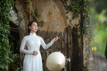 Nghệ sĩ hào hứng với "Sóng yêu" của thi sĩ Ngọc Lê Ninh