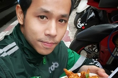 Tiếp viên hàng không thất nghiệp, làm xe ôm kiếm kế sinh nhai