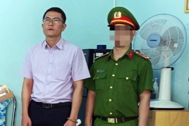 Bắt Phó Giám đốc Chi nhánh Văn phòng đăng ký đất đai huyện Khánh Vĩnh