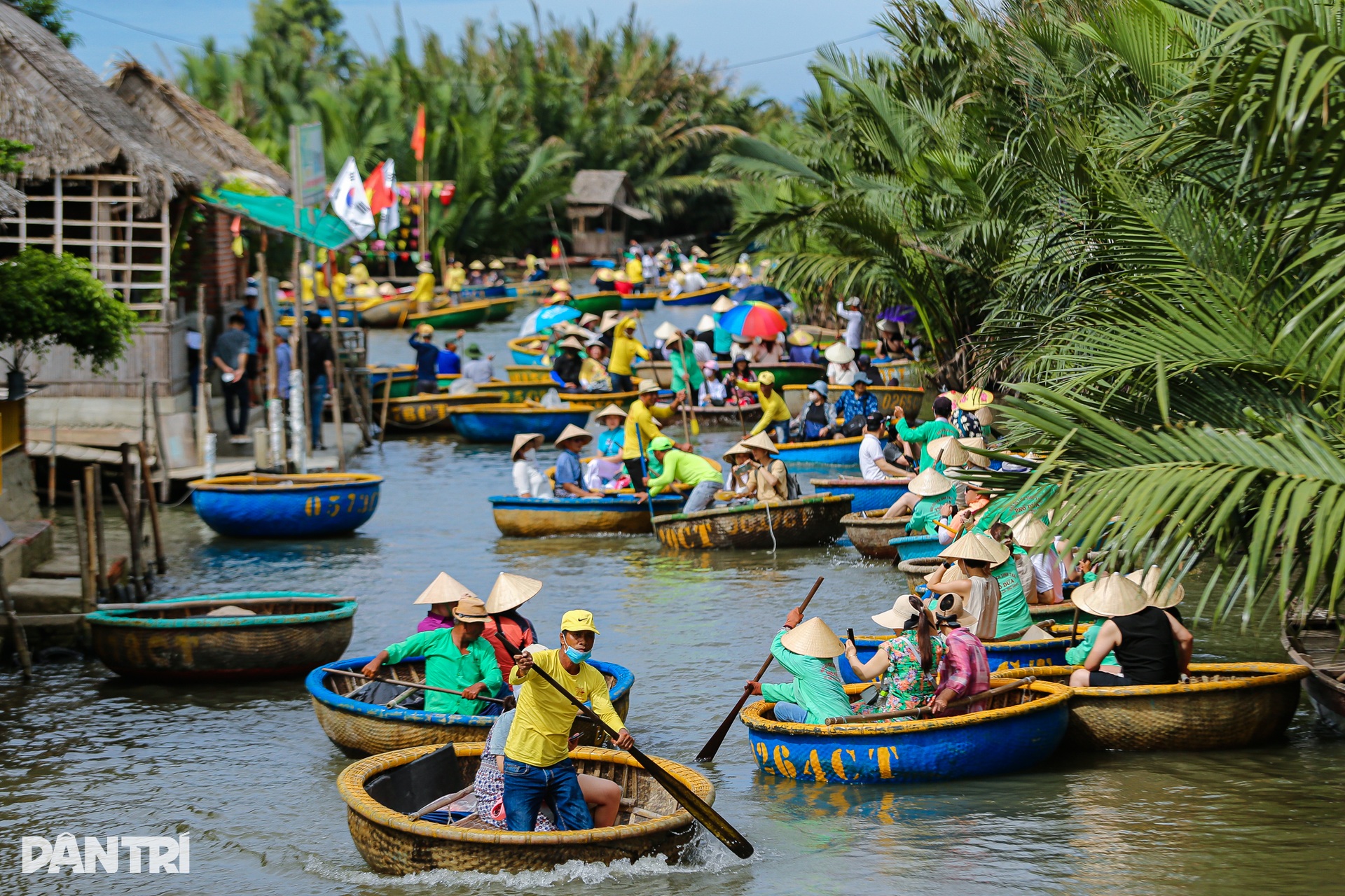Trải nghiệm lắc thúng bồng bềnh trên sông nước ở rừng dừa Quảng Nam - 2 Trải nghiệm lắc thúng bồng bềnh trên sông nước ở rừng dừa Quảng Nam - 2