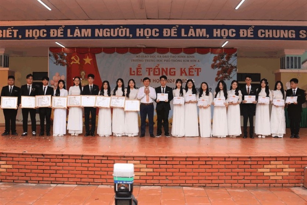 Thủ khoa khối A00: Nữ Đảng viên học giỏi toàn diện, rất có trách nhiệm - 2 Thủ khoa khối A00: Nữ Đảng viên học giỏi toàn diện, rất có trách nhiệm - 2