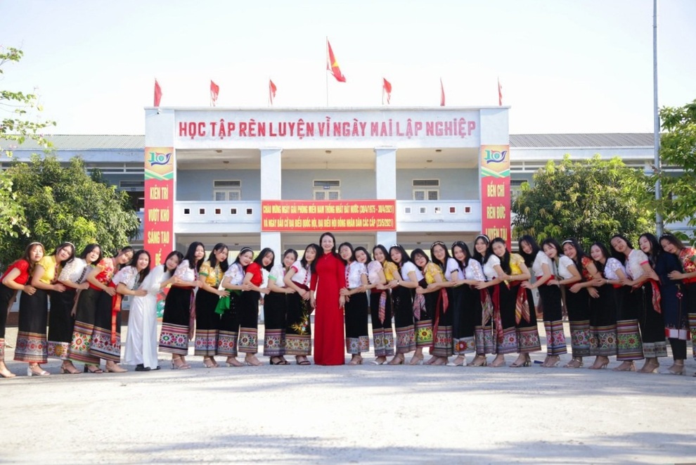 Trường dân tộc nội trú có 36 em đỗ đại học từ 30 điểm trở lên - 1 Trường dân tộc nội trú có 36 em đỗ đại học từ 30 điểm trở lên - 1