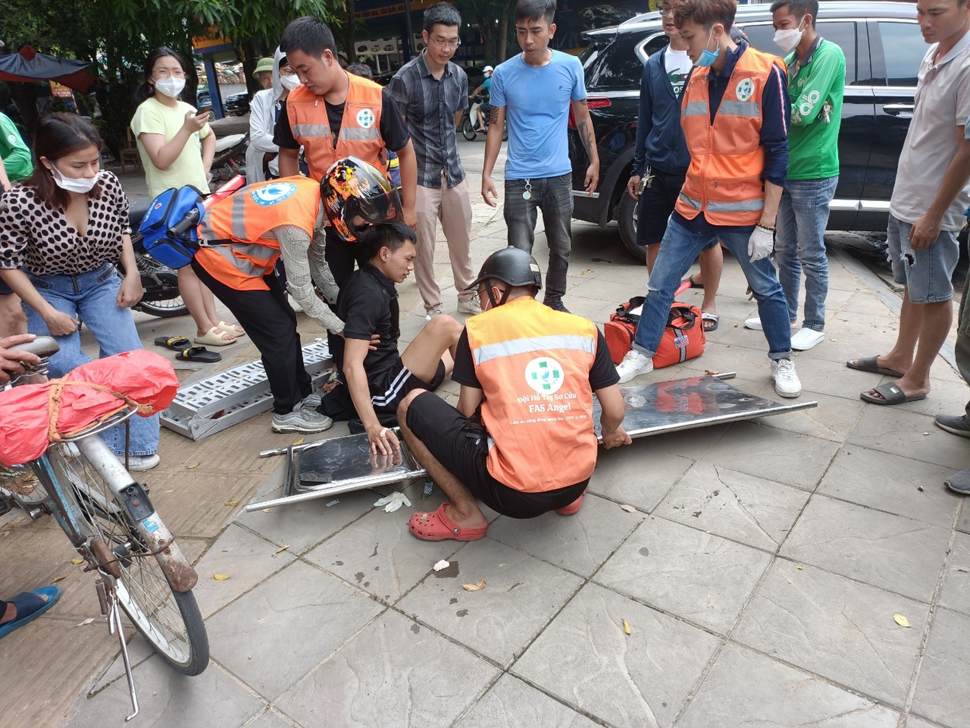 Biệt đội sơ cứu thần tốc và những pha giành giật mạng sống với tử thần - 11 Biệt đội sơ cứu thần tốc và những pha giành giật mạng sống với tử thần - 11