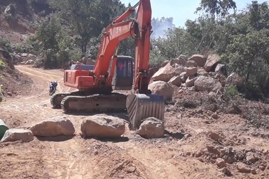 Bình Định: Ồ ạt bạt núi, móc ruột tài nguyên: Chính quyền có ngó lơ (!?)