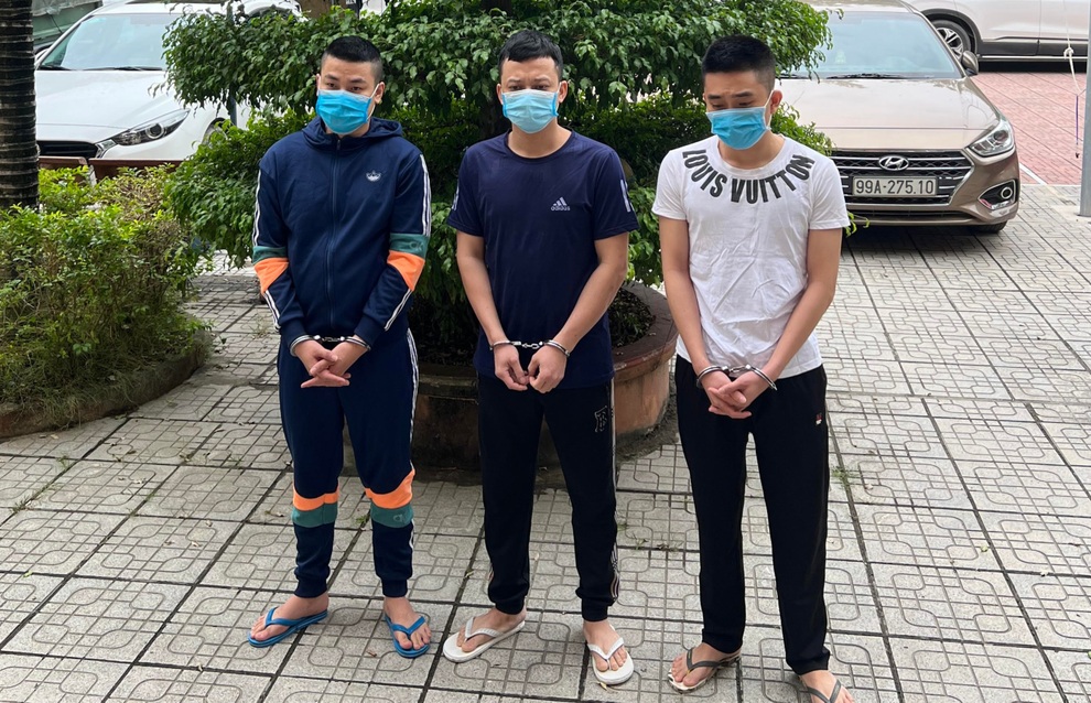 Hai nhóm đối tượng hỗn chiến bằng dao, kiếm giữa đêm - 1 Hai nhóm đối tượng hỗn chiến bằng dao, kiếm giữa đêm - 1