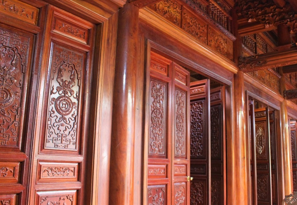 Căn nhà giả cổ ngốn tiền tỷ của lão nông làng miến Cự Đà - 9