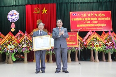 Hội hữu nghị Việt - Lào tỉnh Nghệ An đón nhận Huân chương Lao động hạng Ba
