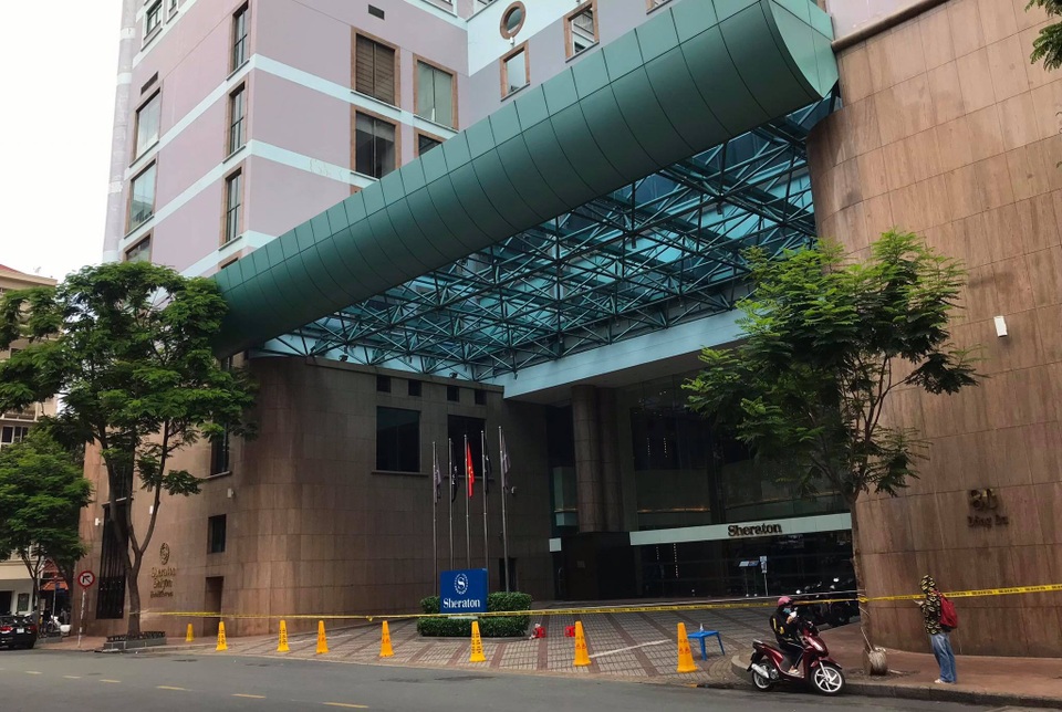 TPHCM phong tỏa khách sạn Sheraton vì phụ bếp dương tính với SARS-CoV-2 - 2 TPHCM phong tỏa khách sạn Sheraton vì phụ bếp dương tính với SARS-CoV-2 - 2