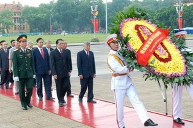 Lãnh đạo Đảng và Nhà nước viếng Hồ Chủ tịch 
