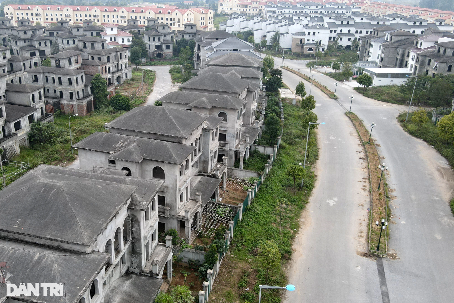 Khu đô thị dang dở, la liệt biệt thự triệu đô bỏ hoang ở Hà Nội - 9 Khu đô thị dang dở, la liệt biệt thự triệu đô bỏ hoang ở Hà Nội - 9