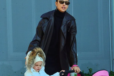 Siêu mẫu Irina Shayk đưa con gái cưng ra phố