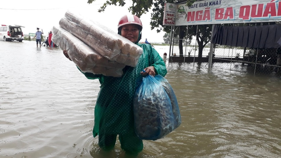 Nhiều đường tỉnh lộ ngập hơn cả mét - 4 Nhiều đường tỉnh lộ ngập hơn cả mét - 4