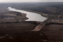 Bom lượn Nga phá nổ tung đập nước Ukraine bám trụ, tạo sóng xung kích