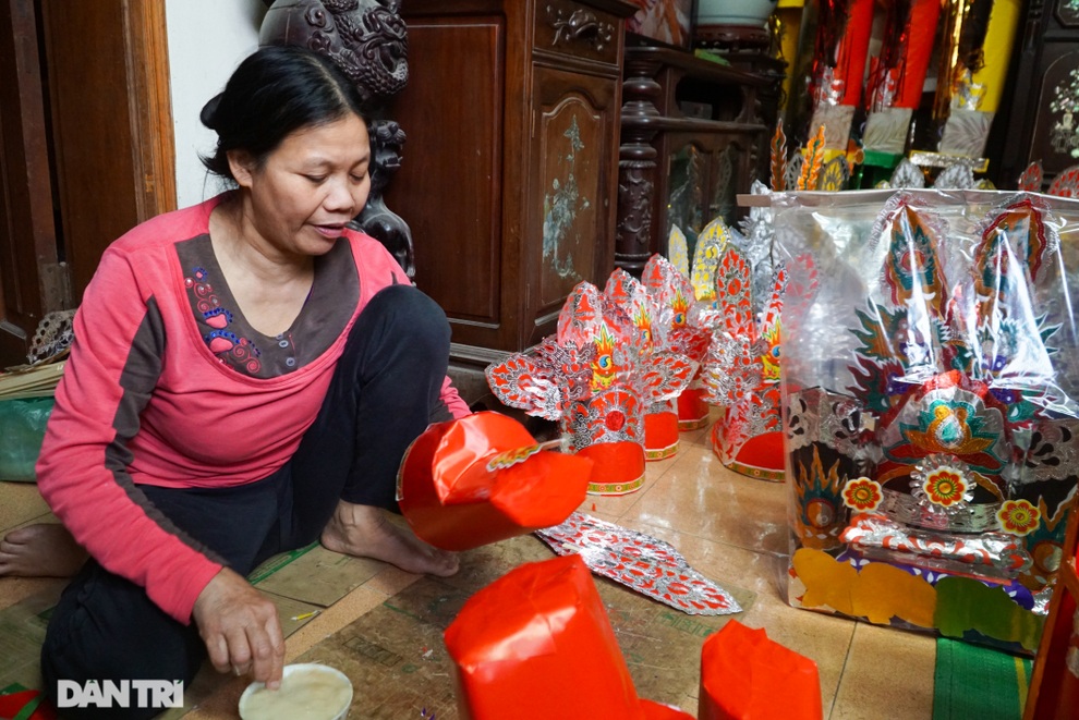 Thủ phủ vàng mã ở ngoại thành Hà Nội nhộn nhịp vào vụ Tết Nguyên đán - 3 Thủ phủ vàng mã ở ngoại thành Hà Nội nhộn nhịp vào vụ Tết Nguyên đán - 3