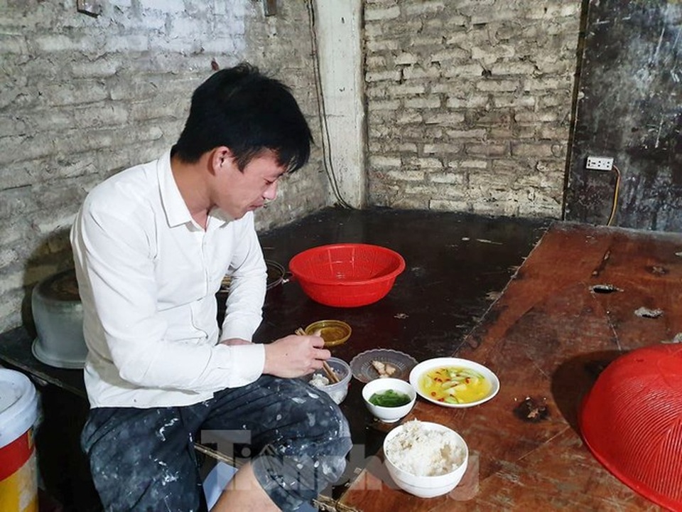 Lao động tự do mắc kẹt, khốn đốn ở Thủ đô trong dịch Covid-19 - 5 Lao động tự do mắc kẹt, khốn đốn ở Thủ đô trong dịch Covid-19 - 5