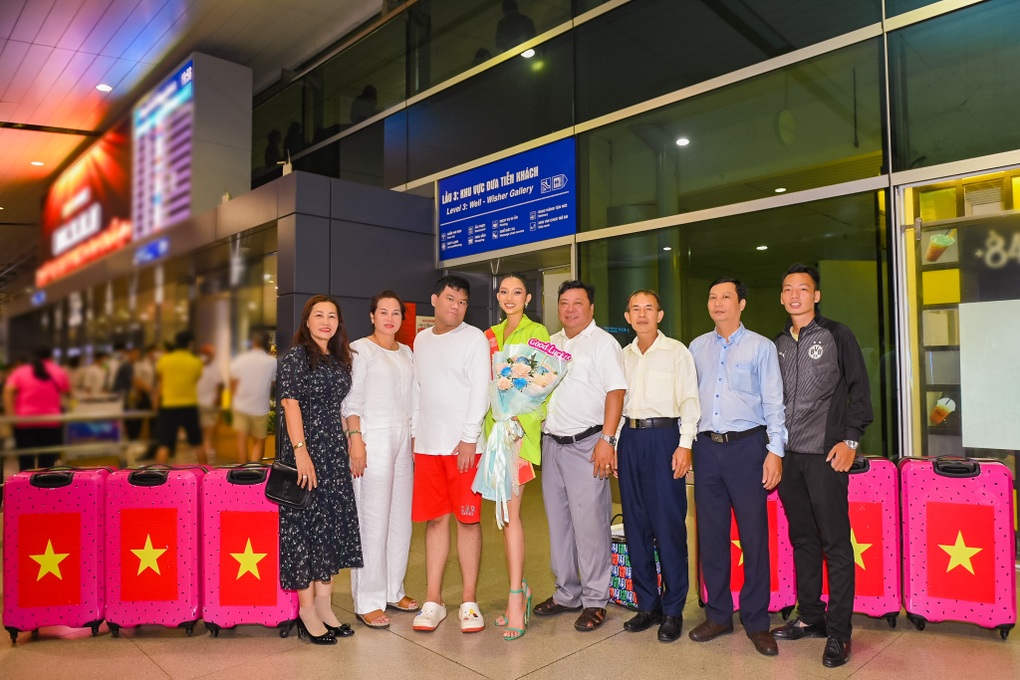 Lâm Thu Hồng lên đường dự thi Hoa hậu Hoàn cầu 2022 - 2 Lâm Thu Hồng lên đường dự thi Hoa hậu Hoàn cầu 2022 - 2