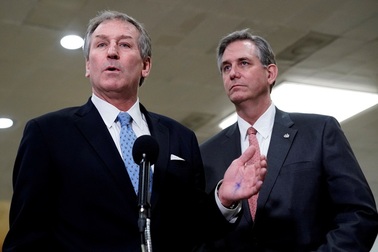 Luật sư giúp ông Trump trắng án bị dọa giết