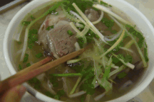 Quán phở có ông chủ lạ đời, gần 30 năm không cho vợ động vào dao thái thịt