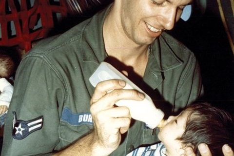 Những hình ảnh trong chiến dịch "không vận trẻ em" cách đây 40 năm