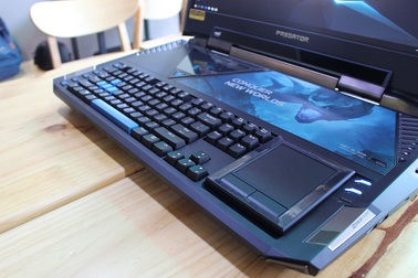 Laptop siêu khủng của Acer về Việt Nam có giá 230 triệu đồng