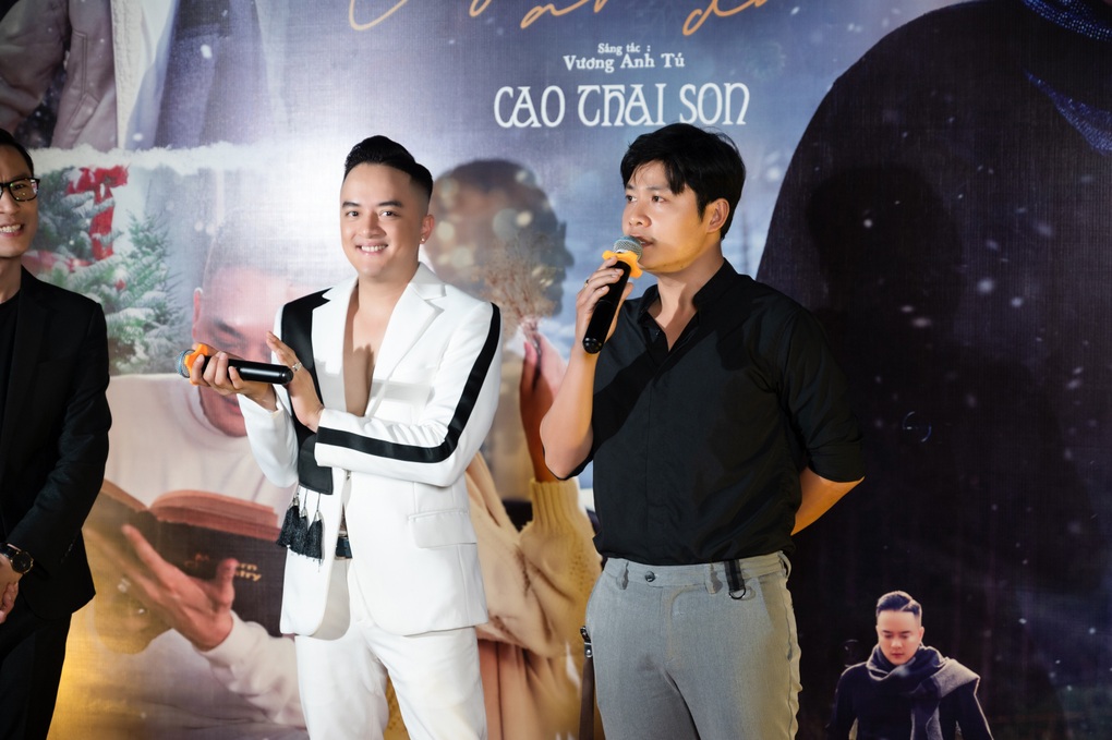 Nguyễn Văn Chung và Cao Thái Sơn giảng hòa tại biệt thự triệu đô sau ồn ào - 1 Nguyễn Văn Chung và Cao Thái Sơn giảng hòa tại biệt thự triệu đô sau ồn ào - 1