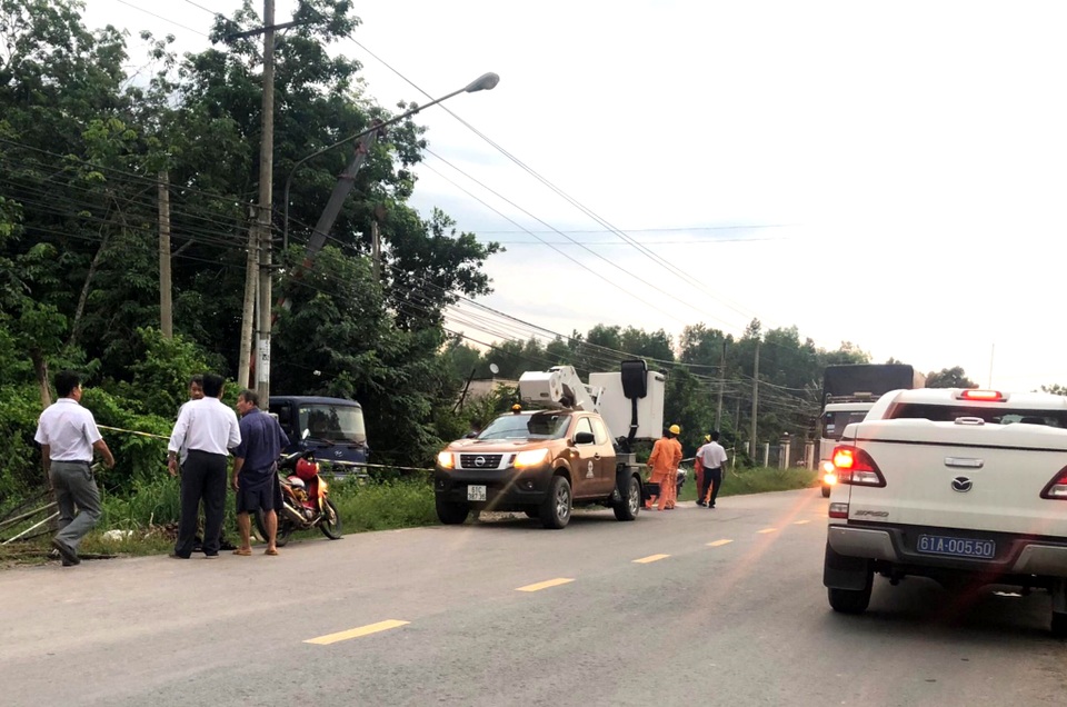 Vụ 2 người bị điện giật thương vong: Người dân tự ý thi công đường điện - 2 Vụ 2 người bị điện giật thương vong: Người dân tự ý thi công đường điện - 2