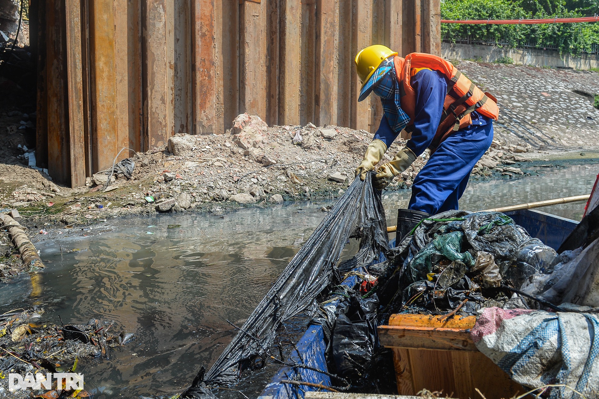 Những dòng sông nước đen, ngày đêm bốc mùi hôi thối ở Hà Nội - 14 Những dòng sông nước đen, ngày đêm bốc mùi hôi thối ở Hà Nội - 14