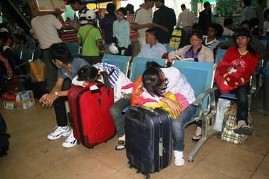 “Nóng” cảnh tàu xe ngày Tết