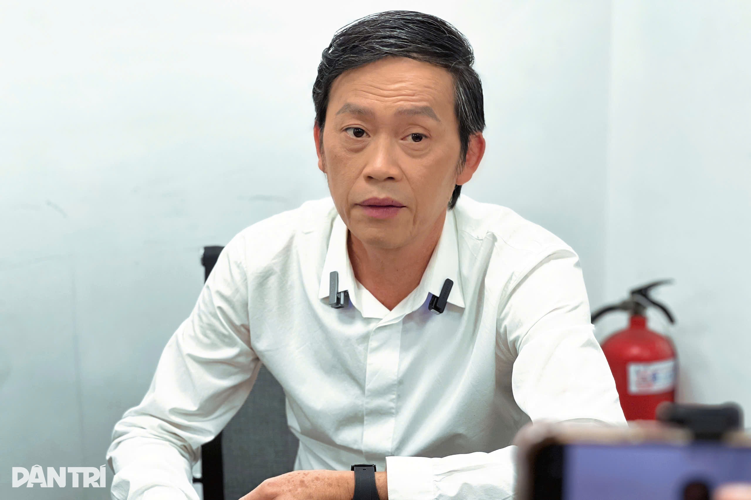NSƯT Hoài Linh sau 5 năm mắc ung thư: Vẫn ăn cá khô, kể chuyện đi buôn đất - 1 NSƯT Hoài Linh sau 5 năm mắc ung thư: Vẫn ăn cá khô, kể chuyện đi buôn đất - 1