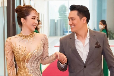 Quỳnh Nga quấn quýt Việt Anh