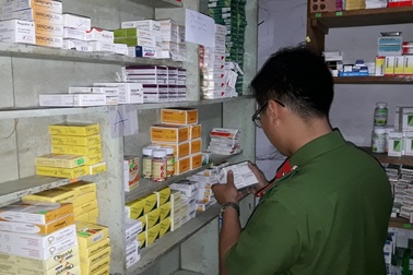 Bắt giữ lô thuốc tân dược không rõ nguồn gốc
