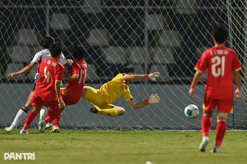 Losing to the Philippines, Coach Mai Duc Chung accuses the referee of unfairly treating the Vietnamese women's team - 2 Thua Philippines, HLV Mai Đức Chung tố trọng tài xử ép tuyển nữ Việt Nam - 2