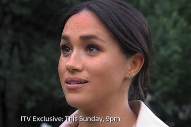 Công nương Meghan nén rơi lệ kể về áp lực làm dâu hoàng gia Anh