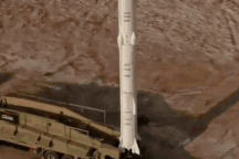 Iran tuyên bố “mở toang” không phận Israel, phóng tên lửa siêu nặng